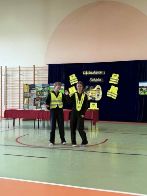 Pokaz mody w ramach konkursu 
"Odblaskowa szkoła"