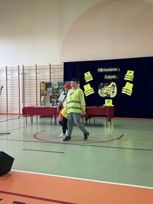 Pokaz mody w ramach konkursu 
"Odblaskowa szkoła"