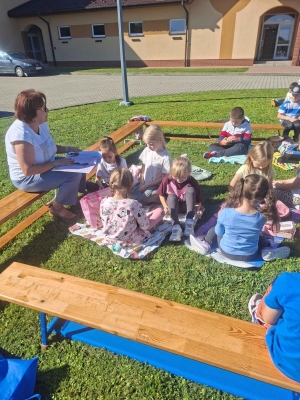 Piknik czytelniczy w plenerze
