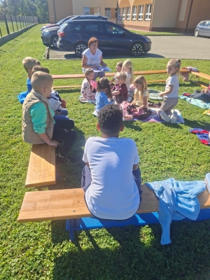 Piknik czytelniczy w plenerze