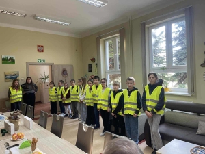 Uczniowie z wizytą w Klubie Seniora 
w ramach konkursu "Odblaskowa szkoła"
