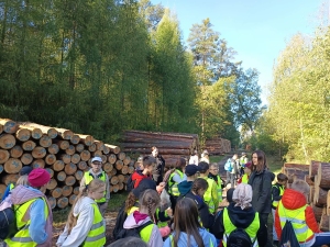 Wyjazd na zajęcia przyrodniczo-leśne klas 4 i 5a