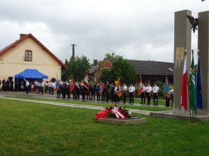 Uroczystość odsłonięcia i poświęcenia tablicy pamiątkowej w Gręboszowie