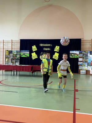 Pokaz mody w ramach konkursu "Odblaskowa szkoła"