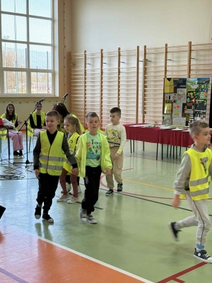 Pokaz mody w ramach konkursu "Odblaskowa szkoła"