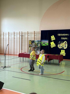 Pokaz mody w ramach konkursu 
"Odblaskowa szkoła"