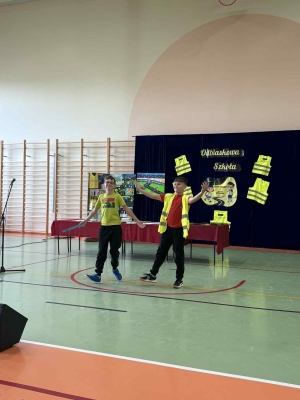 Pokaz mody w ramach konkursu "Odblaskowa szkoła"