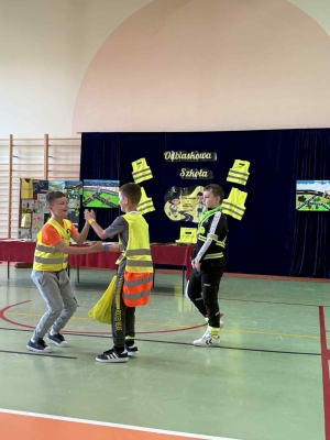 Pokaz mody w ramach konkursu 
"Odblaskowa szkoła"