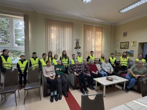 Uczniowie z wizytą w Klubie Seniora 
w ramach konkursu "Odblaskowa szkoła"
