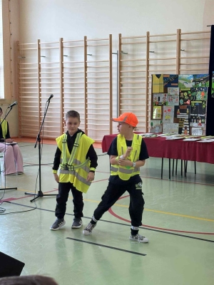 Pokaz mody w ramach konkursu
 "Odblaskowa szkoła"