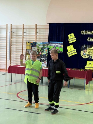 Pokaz mody w ramach konkursu 
"Odblaskowa szkoła"