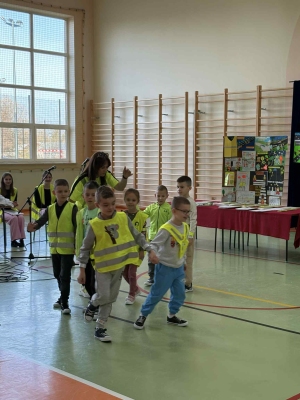 Pokaz mody w ramach konkursu "Odblaskowa szkoła"