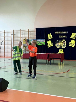 Pokaz mody w ramach konkursu 
"Odblaskowa szkoła"