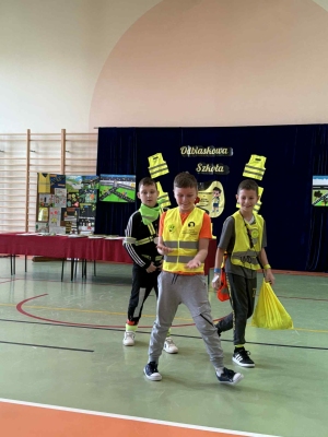 Pokaz mody w ramach konkursu "Odblaskowa szkoła"