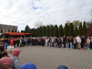 Próbna ewakuacja z budynku szkoły