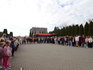 Próbna ewakuacja z budynku szkoły