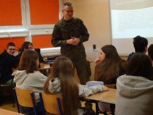 ,,Edukacja z wojskiem''