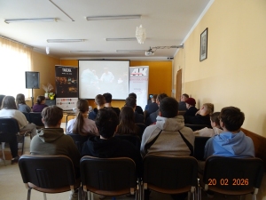 Udział kl. VII-VIII w projekcji filmu
 ,,Tarzan. Dzieci tej ziemi''