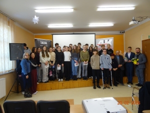 Udział kl. VII-VIII w projekcji filmu 
,,Tarzan. Dzieci tej ziemi''