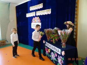 Uroczysty apel z okazji Dnia Kobiet