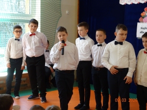 Uroczysty apel z okazji Dnia Kobiet