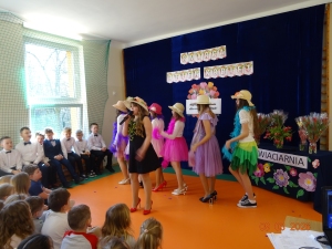 Uroczysty apel z okazji Dnia Kobiet