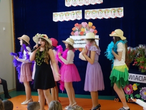 Uroczysty apel z okazji Dnia Kobiet