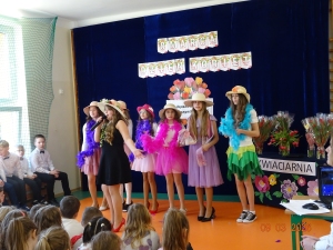 Uroczysty apel z okazji Dnia Kobiet