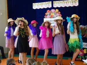 Uroczysty apel z okazji Dnia Kobiet