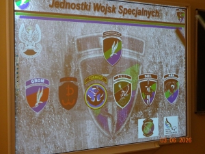 Edukacja z żołnierzami jednostki specjalnej