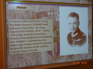 Edukacja z żołnierzami jednostki specjalnej