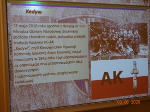 Edukacja z żołnierzami jednostki specjalnej