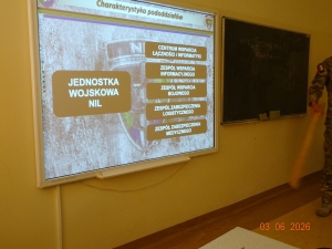 Edukacja z żołnierzami jednostki specjalnej