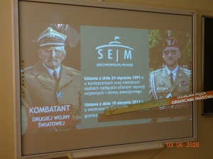 Edukacja z żołnierzami jednostki specjalnej