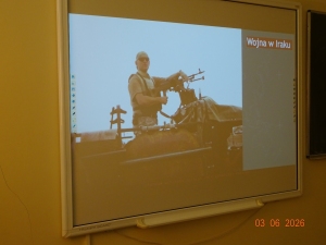 Edukacja z żołnierzami jednostki specjalnej