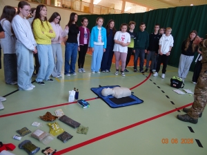 Edukacja z żołnierzami jednostki specjalnej