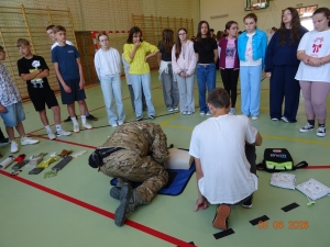 Edukacja z żołnierzami jednostki specjalnej