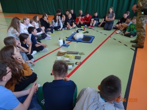 Edukacja z żołnierzami jednostki specjalnej
