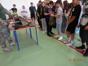 Edukacja z żołnierzami jednostki specjalnej