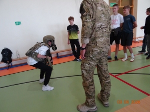 Edukacja z żołnierzami jednostki specjalnej