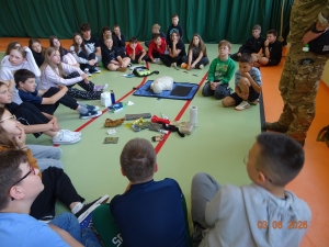 Edukacja z żołnierzami jednostki specjalnej
