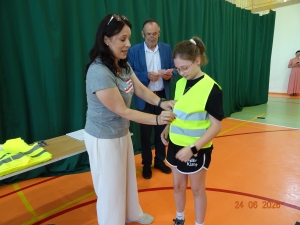 Wręczenie kart rowerowych Uczniom klas IVa i IVb