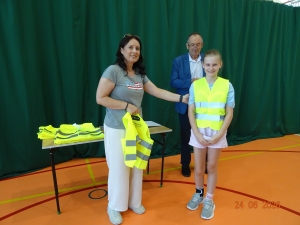 Wręczenie kart rowerowych Uczniom klas IVa i IVb