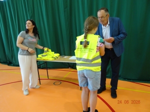 Wręczenie kart rowerowych Uczniom klas IVa i IVb