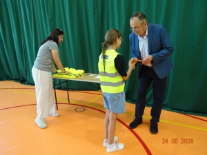 Wręczenie kart rowerowych Uczniom klas IVa i IVb