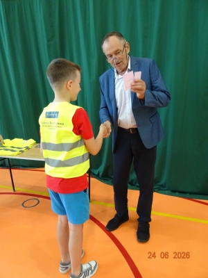 Wręczenie kart rowerowych Uczniom klas IVa i IVb