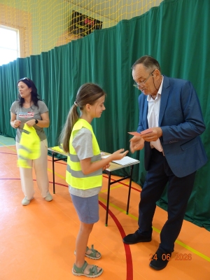 Wręczenie kart rowerowych Uczniom klas IVa i IVb