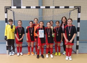 Złoto w Piłce Halowej Dziewcząt 
kl. IV –VI