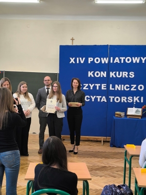 Sukces Uczennicy Zuzanny w Powiatowym Konkursie Czytelniczo-Recytatorskim