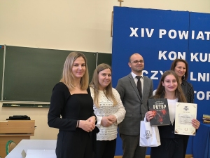 Sukces Uczennicy Zuzanny w Powiatowym Konkursie Czytelniczo-Recytatorskim